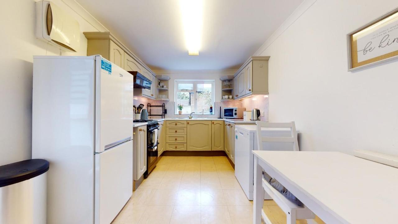 Cheerful 4 Bedroom Victorian House With Back Courtyard London Bagian luar foto
