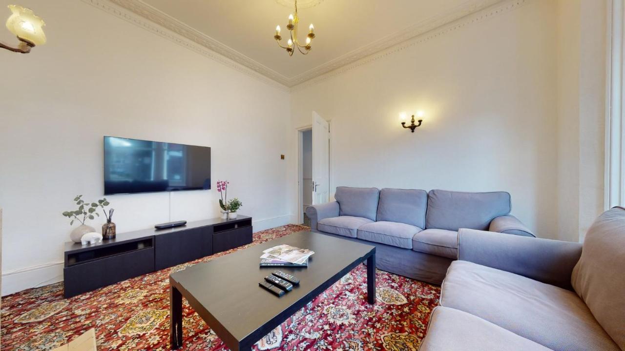 Cheerful 4 Bedroom Victorian House With Back Courtyard London Bagian luar foto