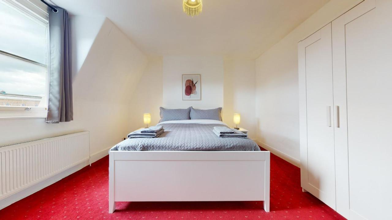 Cheerful 4 Bedroom Victorian House With Back Courtyard London Bagian luar foto