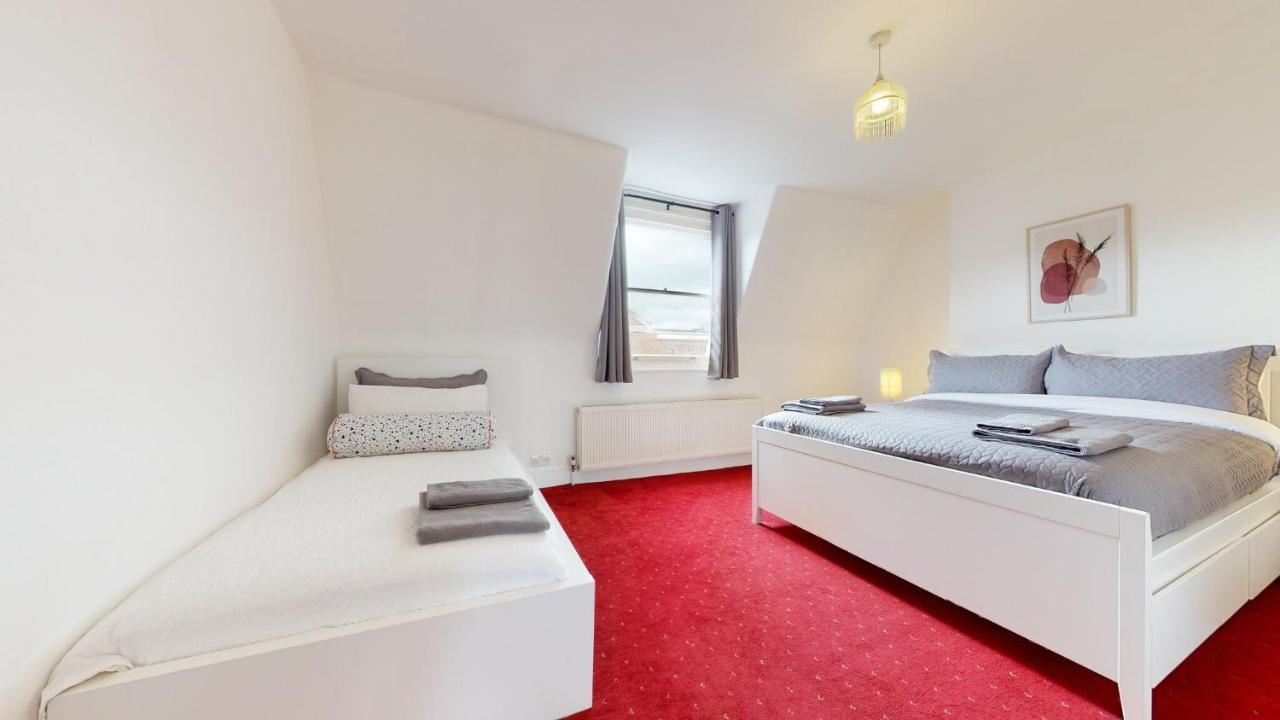 Cheerful 4 Bedroom Victorian House With Back Courtyard London Bagian luar foto